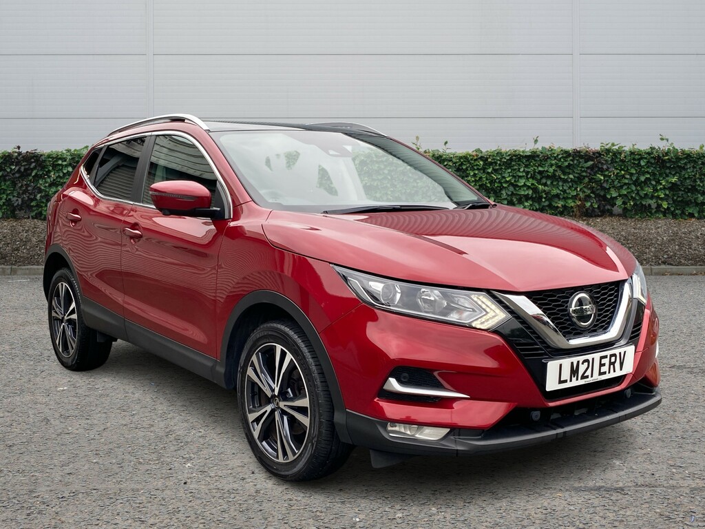 Compare Nissan Qashqai N-connecta Dig-t LM21ERV Red