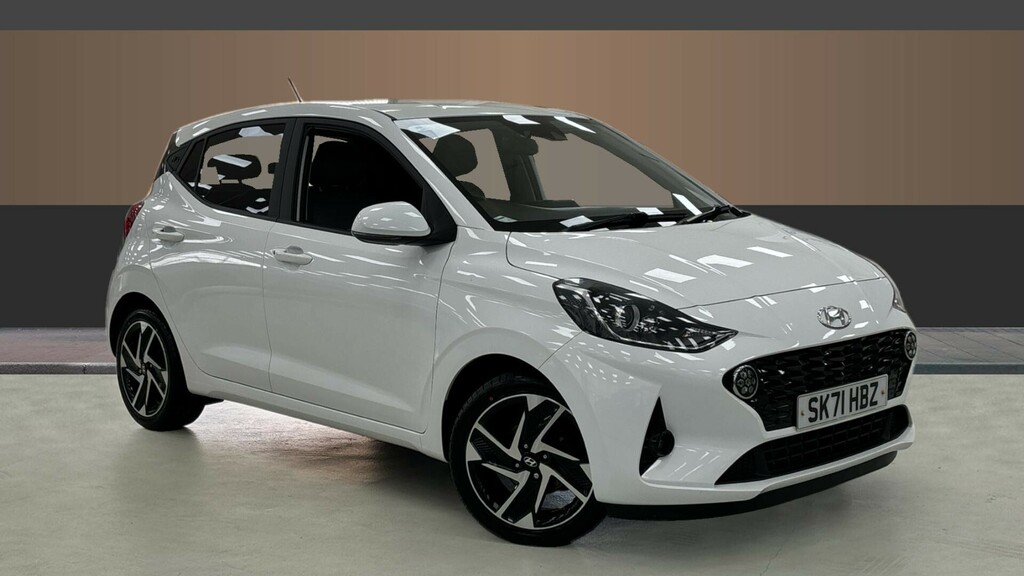 Compare Hyundai I10 Premium SK71HBZ White