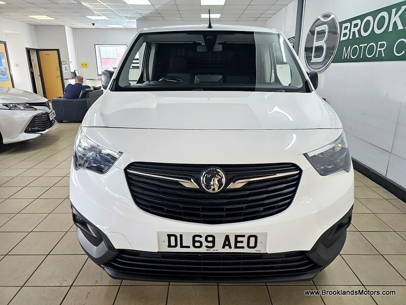 Compare Vauxhall Combo 1.5 L1h1 2000 Edition Ss Stunning DL69AEO White