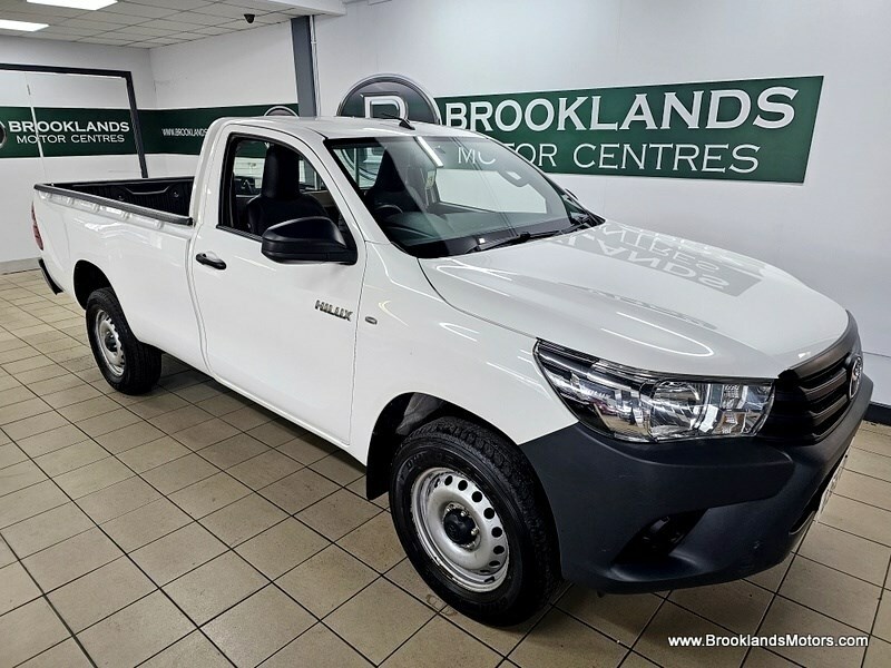 Compare Toyota HILUX 2.4 Active 4Wd D-4d Sc Leather Stunning Exampl BJ69OMV White