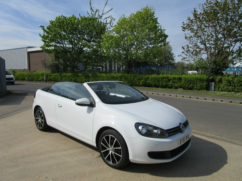 Compare Volkswagen Golf Se Tdi Bluemotion Technology 2-Door BT61BUA White
