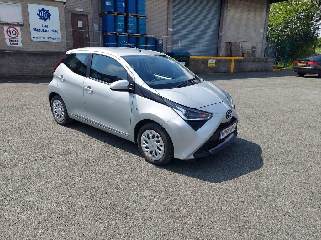 Compare Toyota Aygo 1.0 Vvt-i X-play X-shift Euro 6 WR69DND Silver