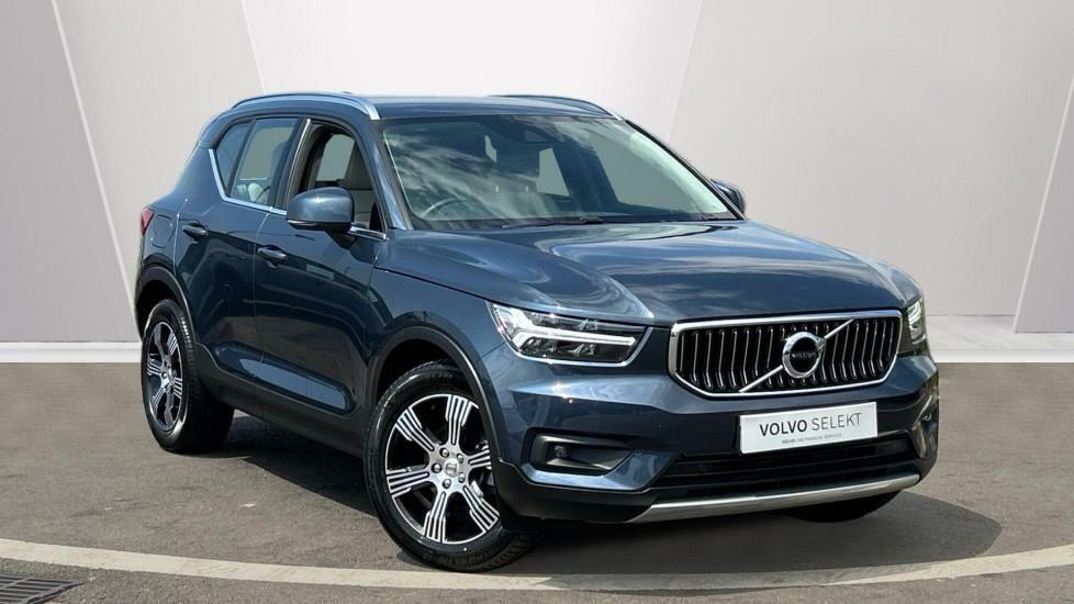 Compare Volvo XC40 T3 R-design Panoramic Sunroof Contrasti GY20JXC Red