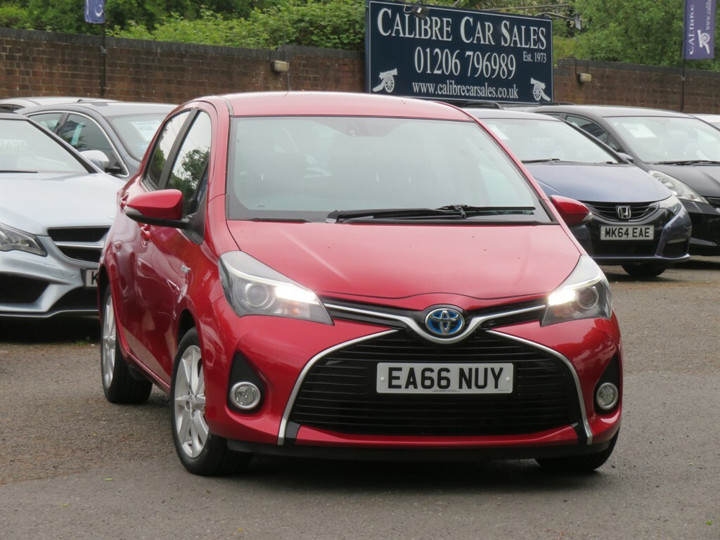 Compare Toyota Yaris 1.5L Vvt-i Excel M-drive S EA66NUY Red