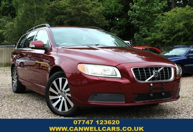 Compare Volvo V70 2.5T Geartronic  Red