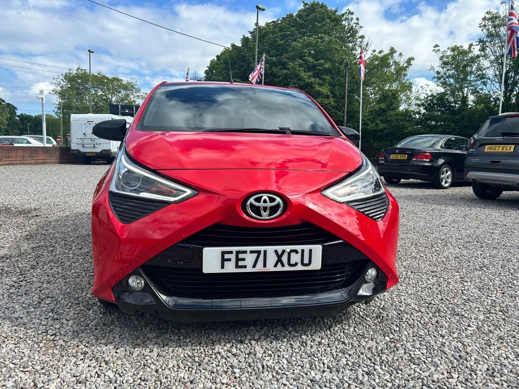 Compare Toyota Aygo Hatchback 1.0 Vvt-i X-trend Euro 6 Ss 2021 FE71XCU Red