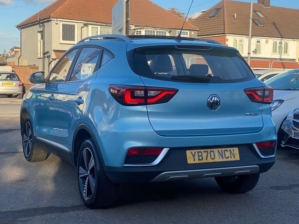 Compare MG ZS 44.5Kwh Exclusive YB70NCN Blue