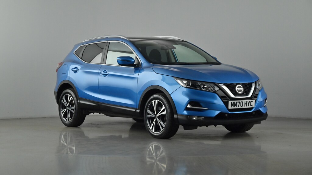 Compare Nissan Qashqai 1.3 Dig-t N-connecta Xtronic MM70HYC Blue