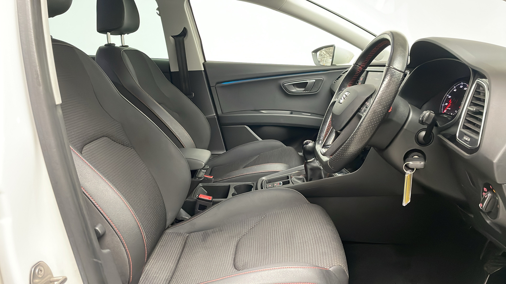 Compare Seat Leon 1.8 Tsi Fr Technology KS67BNA White
