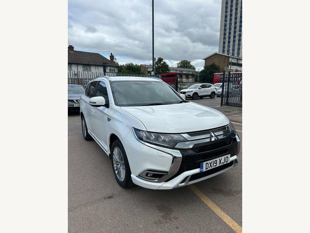 Compare Mitsubishi Outlander 2.4H Twinmotor 13.8Kwh 4H Cvt 4Wd Euro 6 Ss DX19XJO White