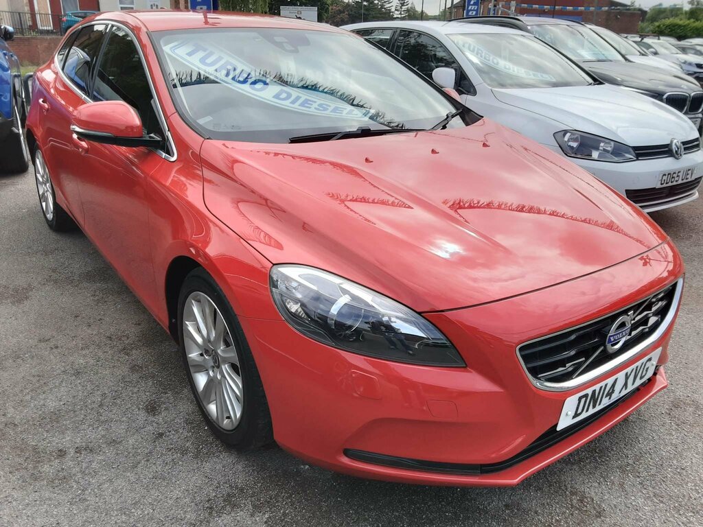 Compare Volvo V40 1.6 D2 Se Lux Euro 5 Ss DN14XVG Red