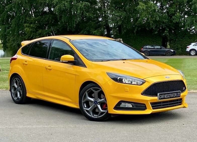 Compare Ford Focus Hatchback 2.0 Tdci St-3 Euro 6 Ss 201515 F6OUS Orange