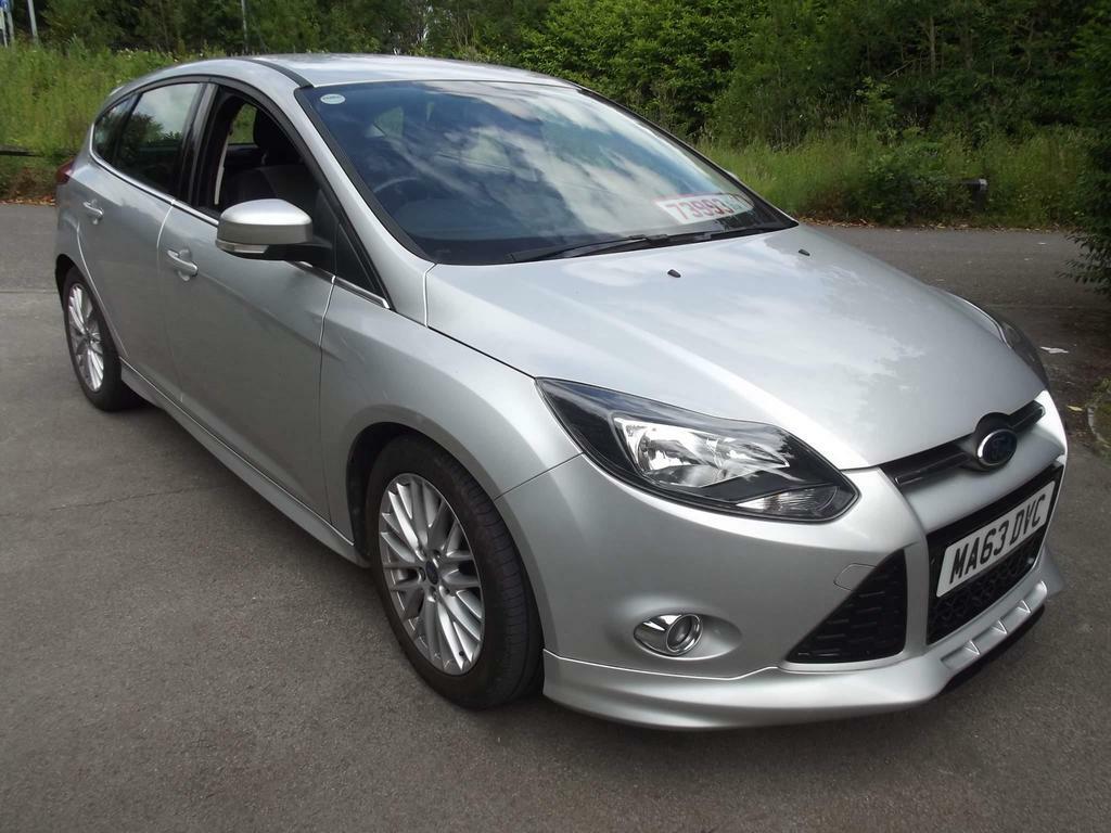 Compare Ford Focus 1.0T Ecoboost Zetec S Euro 5 Ss MA63DVC Silver