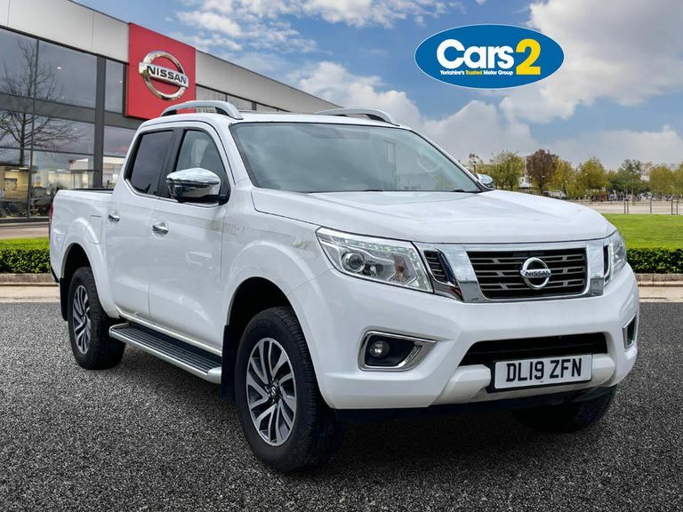 Compare Nissan Navara Double Cab Pick Up Tekna 2.3Dci 190 4Wd DL19ZFN White