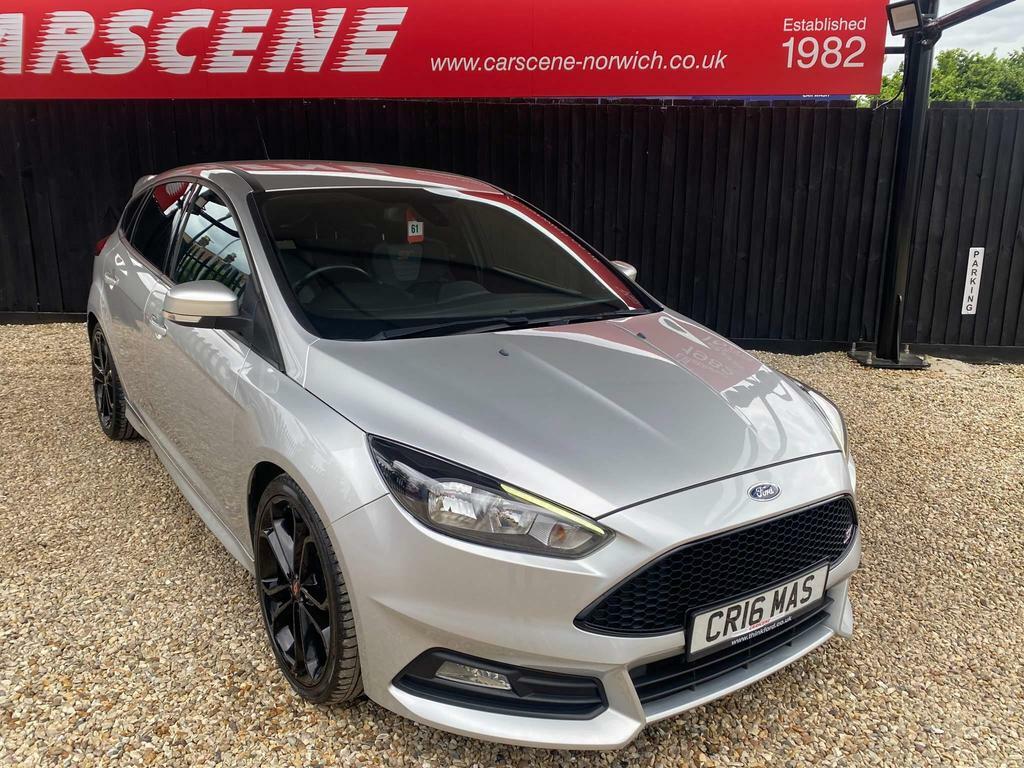 Compare Ford Focus 2.0T Ecoboost St-2 Euro 6 Ss CR16MAS Silver