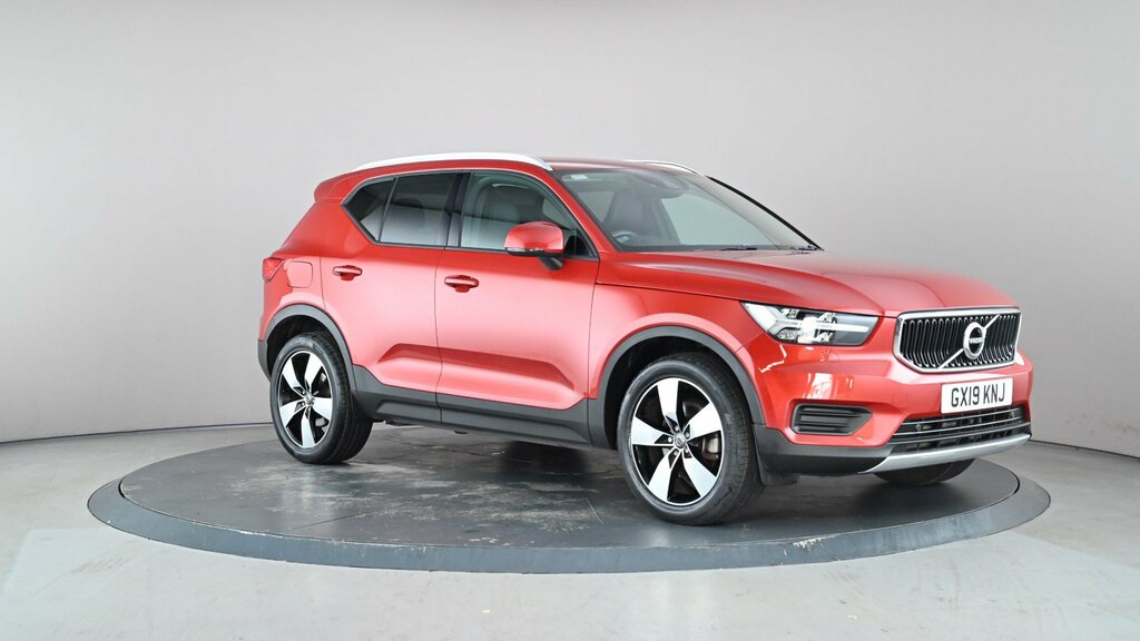 Compare Volvo XC40 2.0 T4 Momentum Awd Geartronic GX19KNJ Red