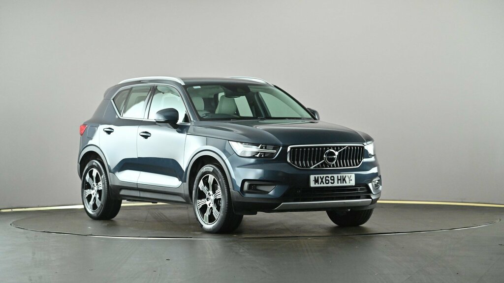 Compare Volvo XC40 1.5 T3 163 Inscription Geartronic MX69HKY Blue