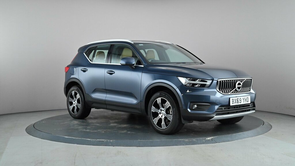 Compare Volvo XC40 1.5 T3 163 Inscription Geartronic BX69YHD Blue
