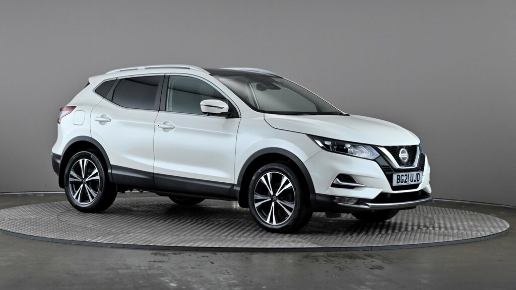 Compare Nissan Qashqai 1.3 Dig-t N-connecta Glass Roof Pack BG21UJD White