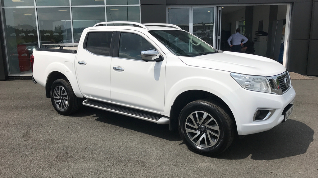 Compare Nissan Navara Double Cab Pick Up Tekna 2.3Dci 190 4Wd BJ68ZNH White