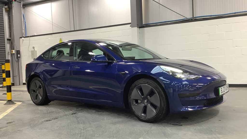 Compare Tesla Model 3 Standard Plus BJ21AXH Blue