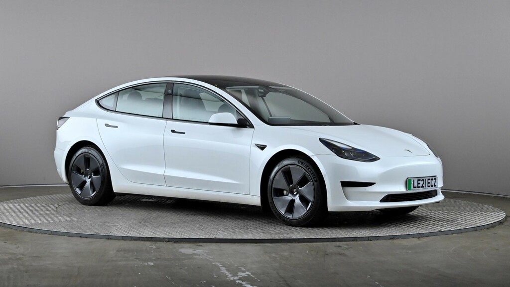 Compare Tesla Model 3 Standard Plus LE21ECZ White