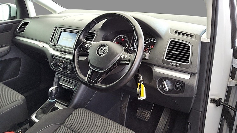 Compare Volkswagen Sharan 2.0 Se Navigation Tdi Dsg 148 Bhp Parking Senso RE69YRN Silver