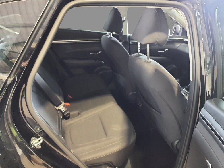 Compare Hyundai Tucson 1.6 T-gdi Se Connect 148 Bhp Rear View Camera, MW21FHB Black