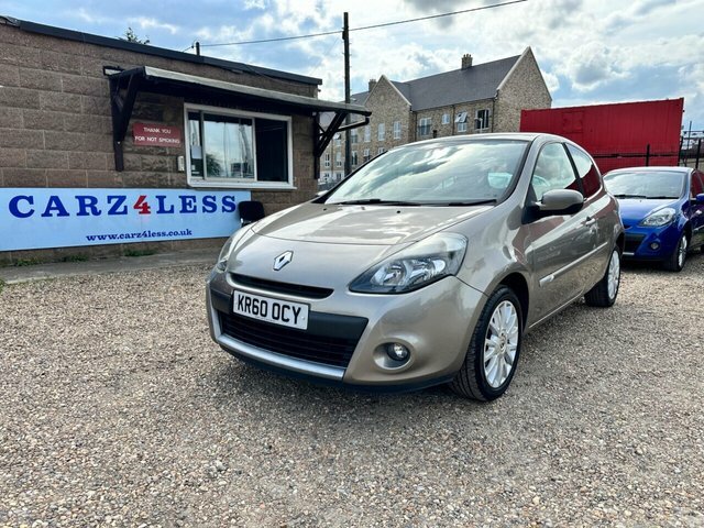 Compare Renault Clio 1.1L Dynamique Tomtom 16V 74 Bhp KR60OCY Gold
