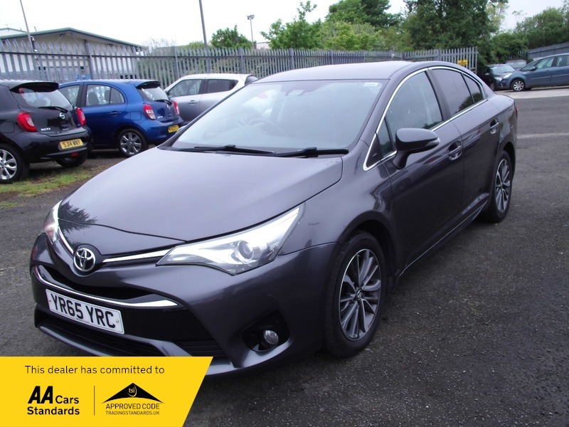 Compare Toyota Avensis Reserve For 99..D-4d Business YR65YRC Grey
