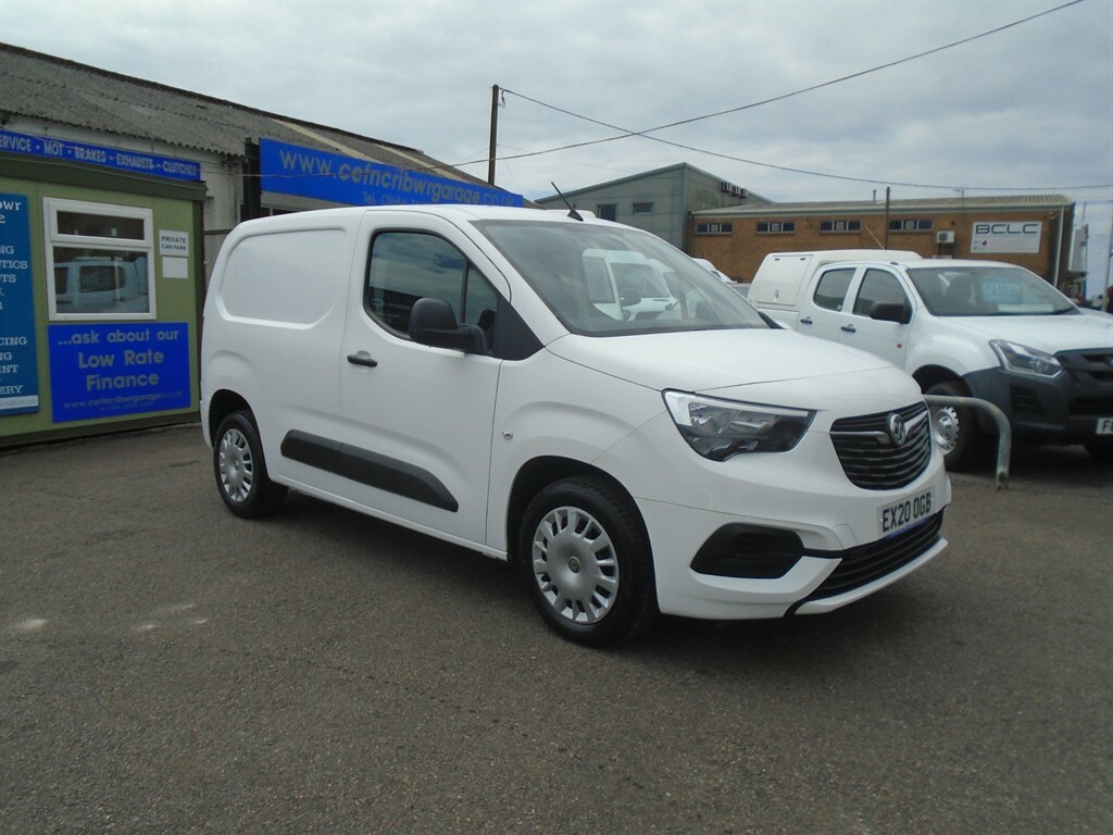 Compare Vauxhall Combo L1h1 2300 Sportive Ss EX20OGB White