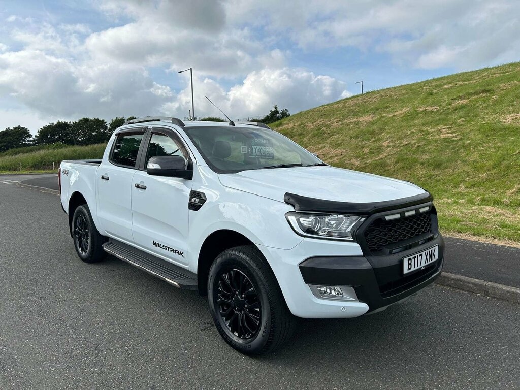 Compare Toyota HILUX 2.4 Hi-luxury Active YD21OUK White