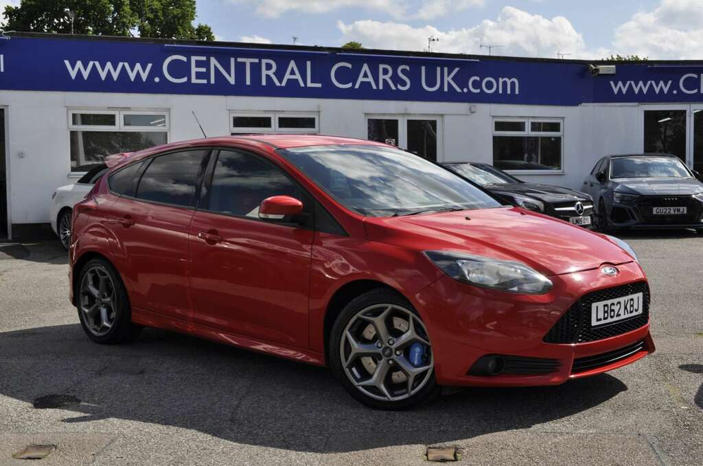 Compare Ford Focus 2.0 Focus St-2 T LB62KBJ Red