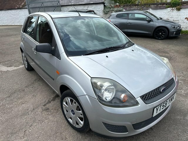 Compare Ford Fiesta 1.2L Style Climate 16V 78 Bhp YT58YMK Silver
