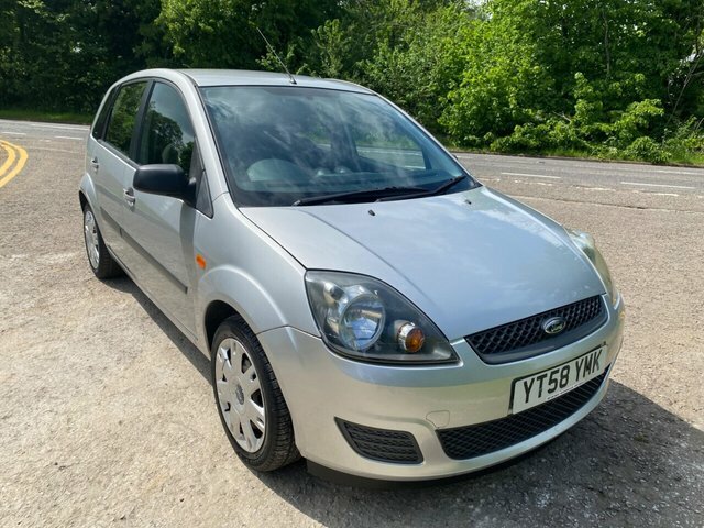 Compare Ford Fiesta 1.2L Style Climate 16V 78 Bhp YT58YMK Silver