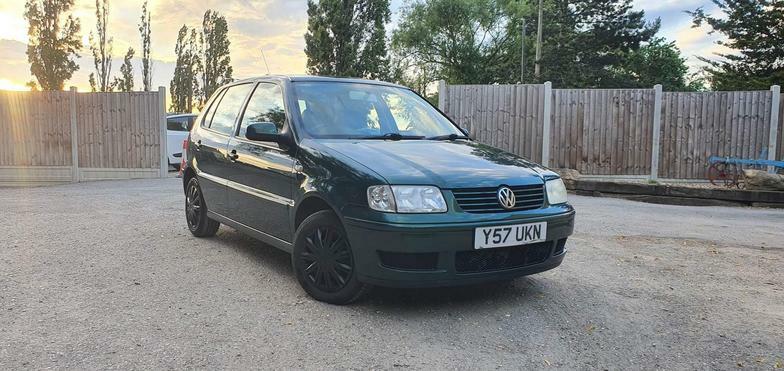 Compare Volkswagen Polo 1.4 Match Limited Edition Y57UKN Green