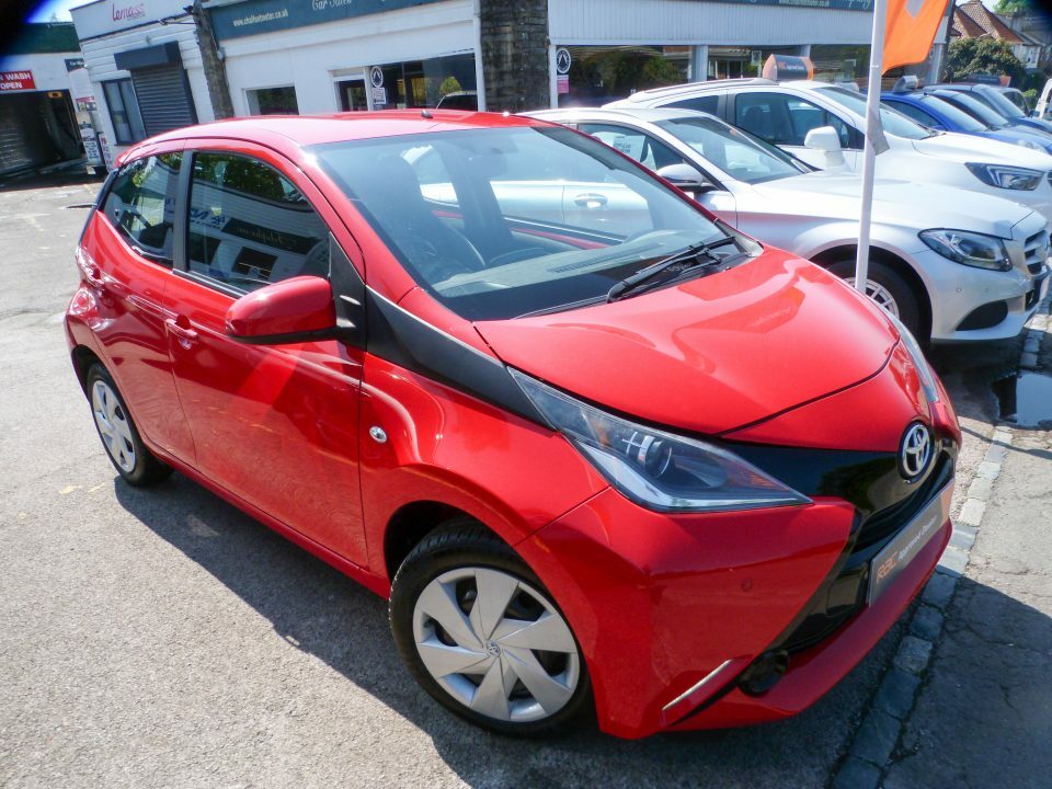 Compare Toyota Aygo 1.0 Vvt-i X-play  Red