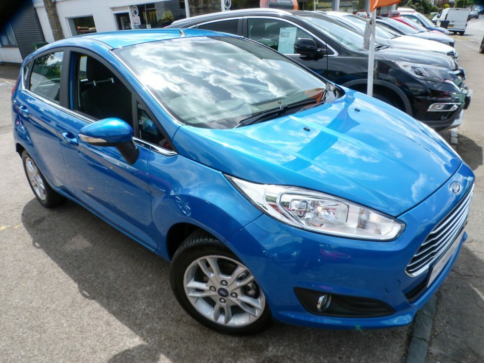 Compare Ford Fiesta 1.25 Zetec Facelift  Blue