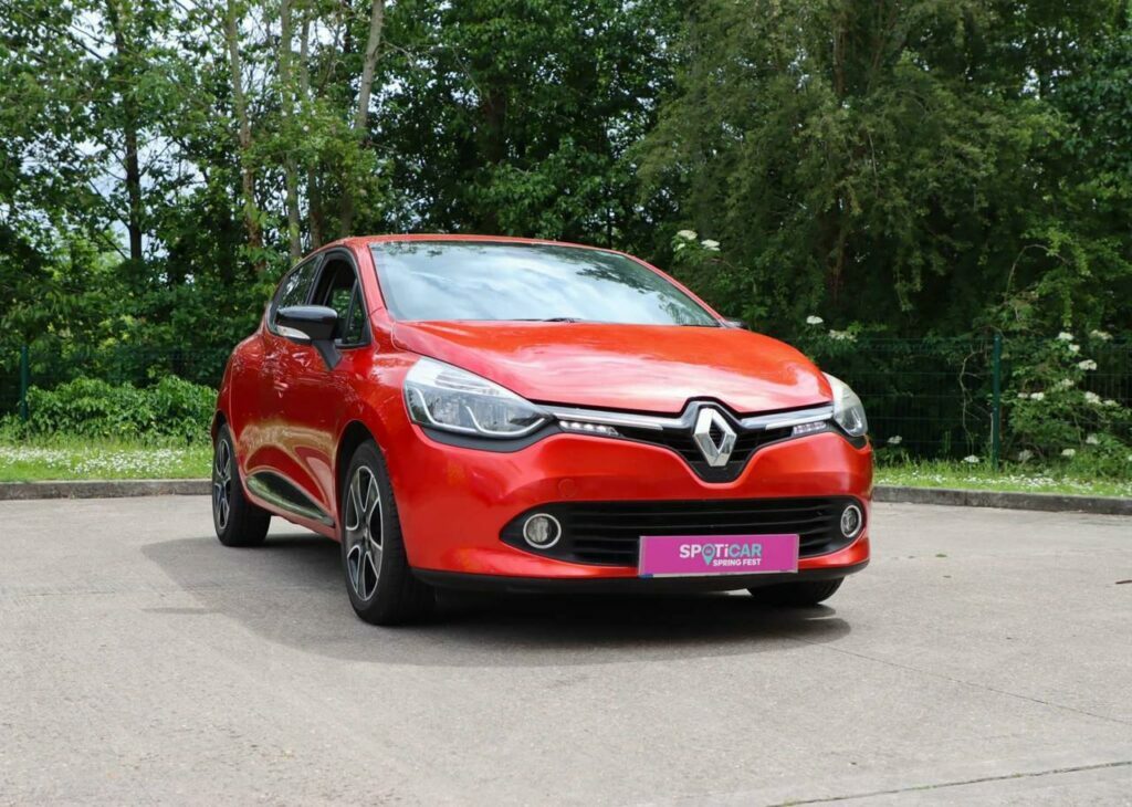 Compare Renault Clio 1.5 Dci Dynamique Medianav Euro 5 Ss HN65CVP Red
