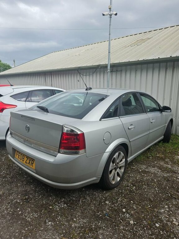 Compare Vauxhall Vectra 1.8 Vvt Exclusiv 140 Bhp FE08ZXR Silver
