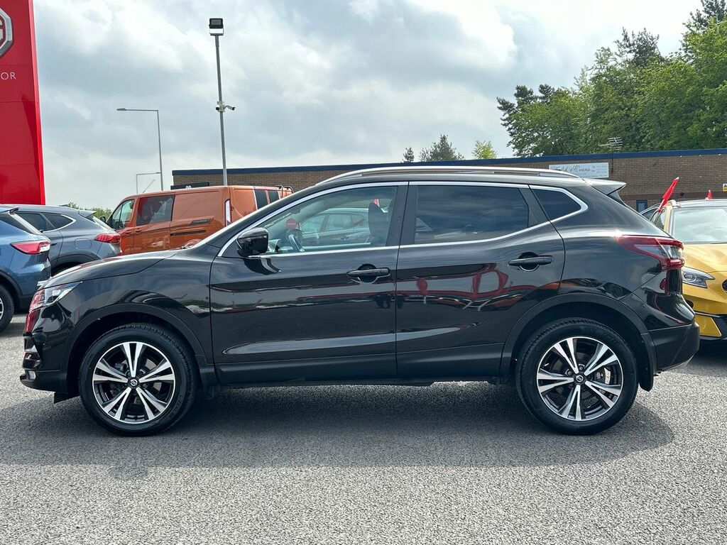 Compare Nissan Qashqai 1.3 Dig-t N-connecta Glass Roof Pack FN70MXX Black