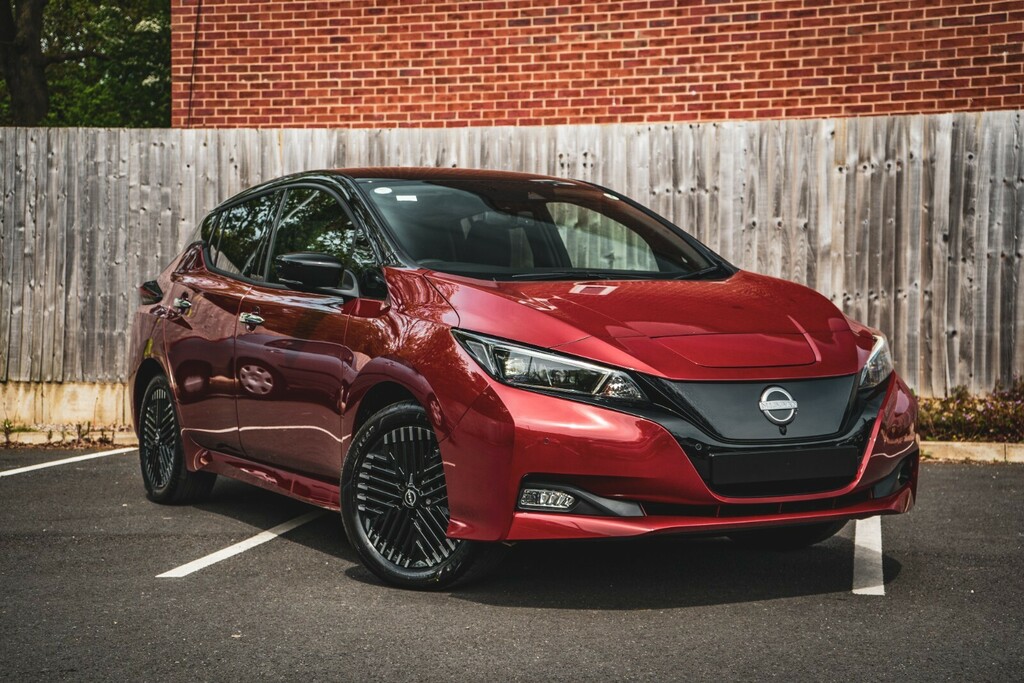 Compare Nissan Leaf 110Kw Tekna 39Kwh PE24HRC Red