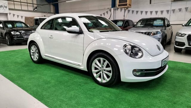 Compare Volkswagen Beetle 2.0L Design Tdi Bluemotion Technology 148 Bhp DC15BYX White
