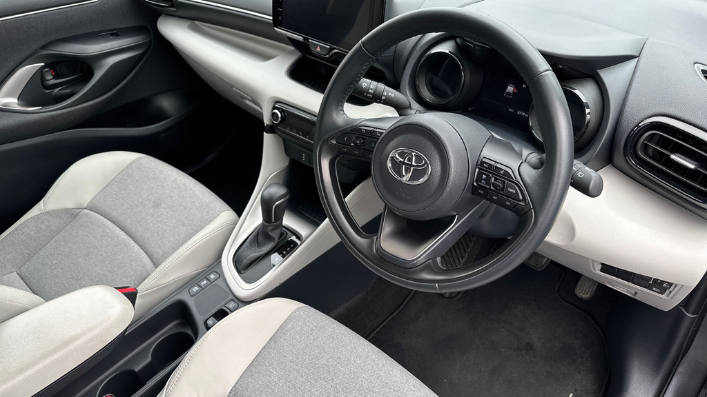 Compare Toyota Yaris Excel DS72WHZ Grey