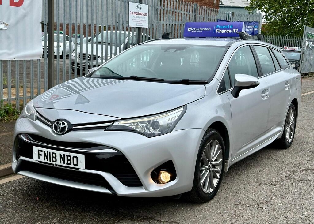 Compare Toyota Avensis D-4d Business Edition FN18NBO Silver