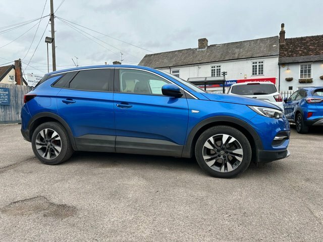 Compare Vauxhall Grandland X X 1.5 D Se Premium With Service History YP70YED Blue