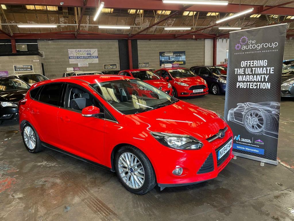 Compare Ford Focus 1.0T Ecoboost Zetec Euro 5 Ss NN64FAM Red