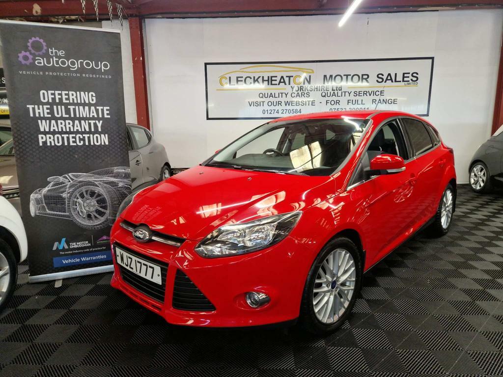 Compare Ford Focus 1.0T Ecoboost Zetec Euro 5 Ss WJZ1777 Red