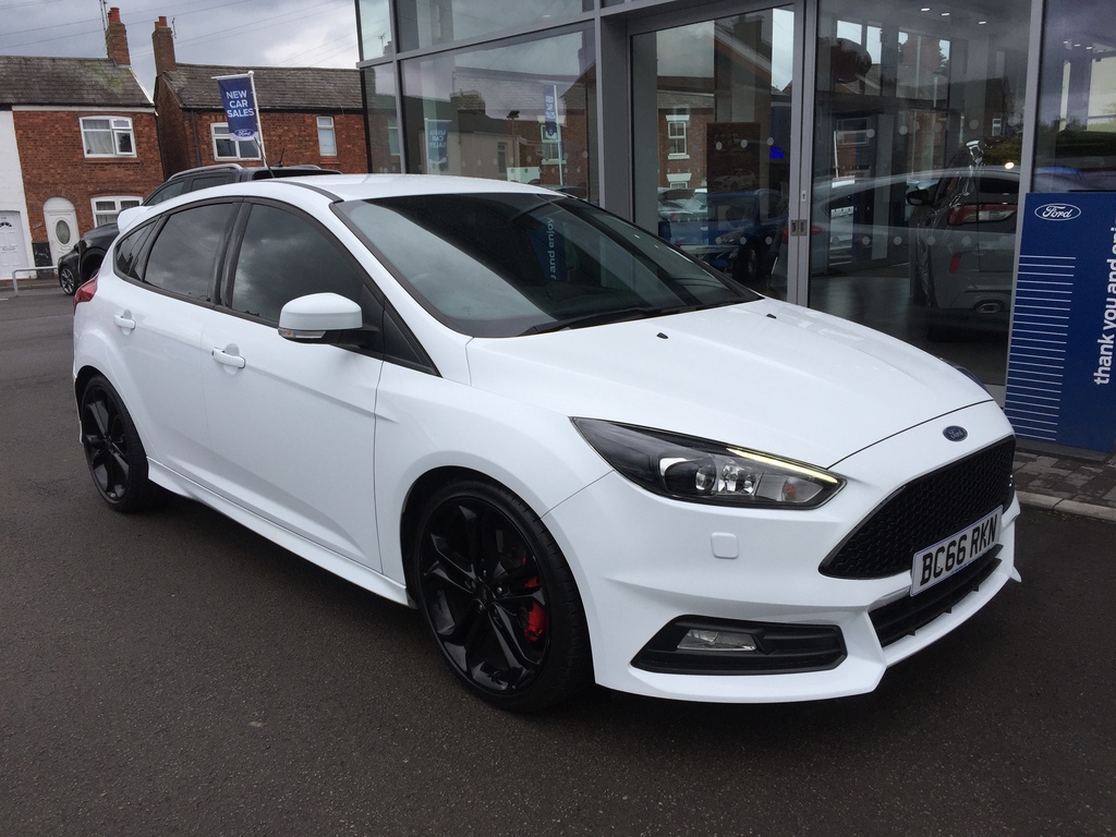 Compare Ford Focus 2.0 Tdci 185 St-3 Navigation BC66RKN White
