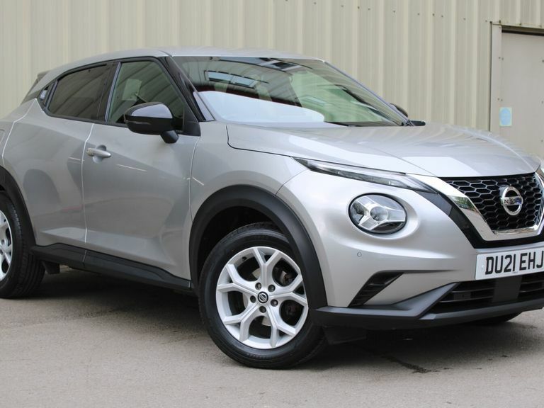 Compare Nissan Juke 1.0 Dig-t 114 N-connecta Dct DU21EHJ Silver